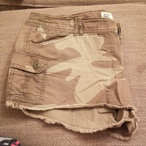 Midi womens American Eagle camo shorts